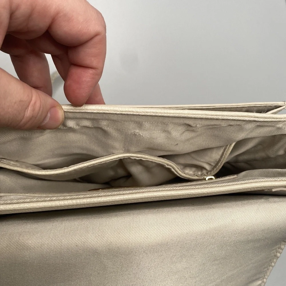 Forever 21 Small Ivory Off-white Crossbody Bag Vegan Leather Purse - Picture 7 of 10
